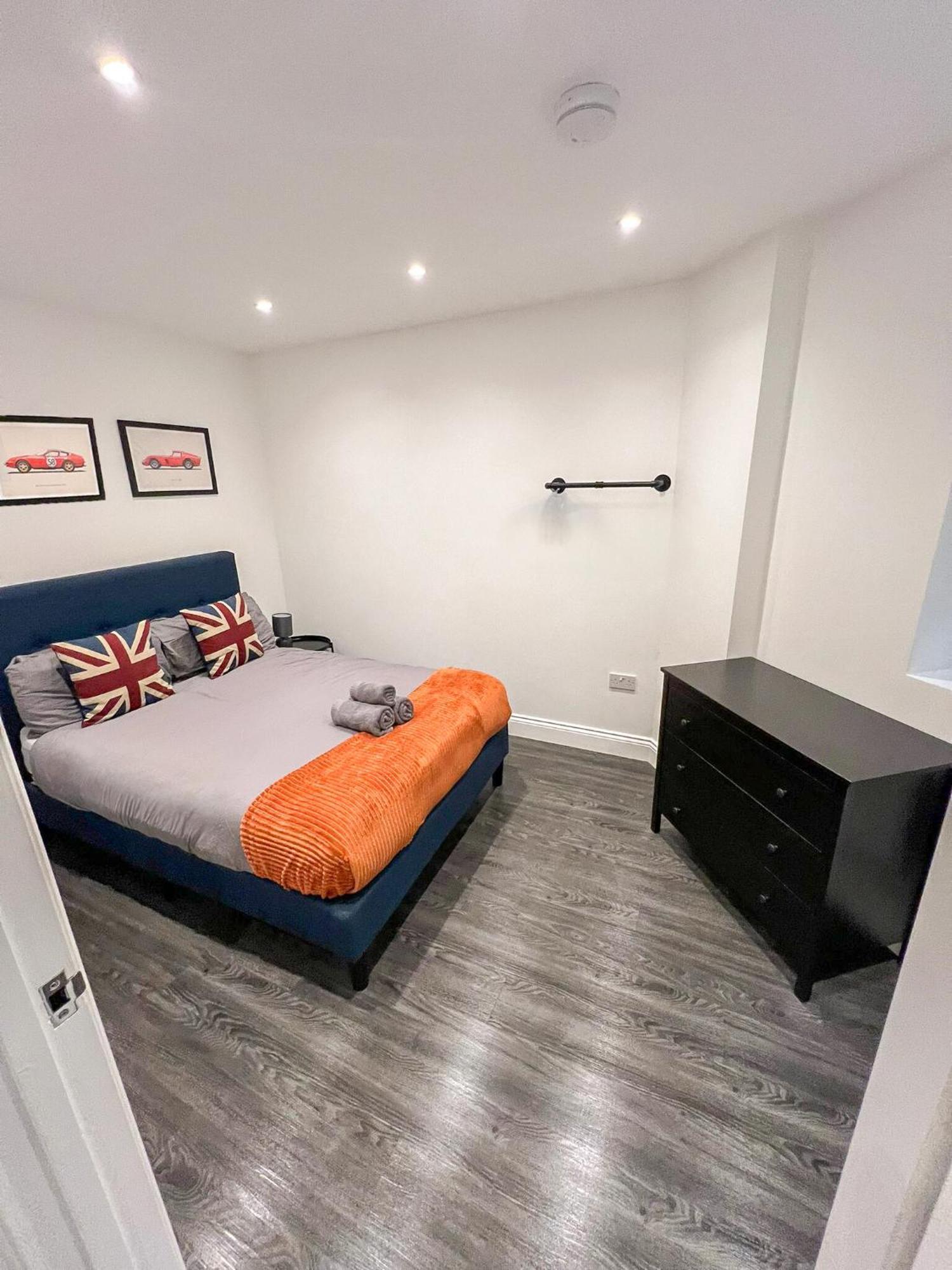 1-Bedroom Apartments In Shoreditch, Old Street, Hoxton Londra Dış mekan fotoğraf